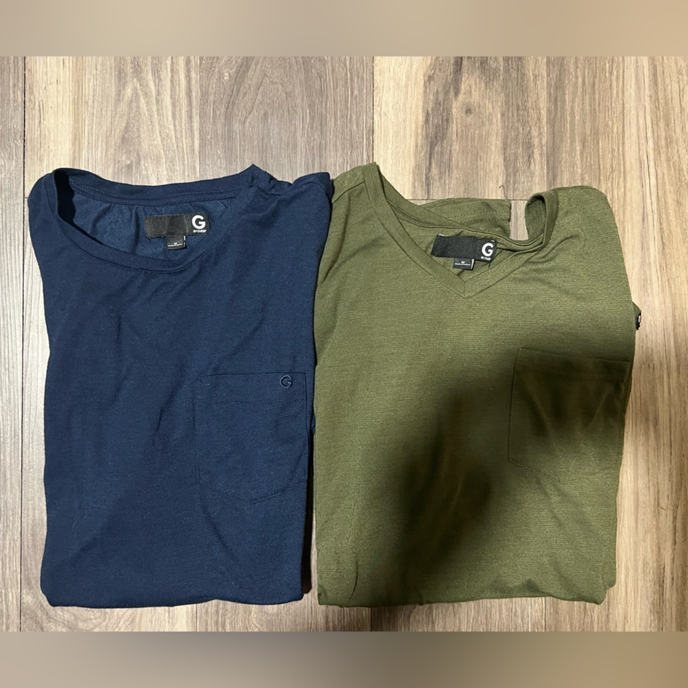 BUNDLE! 2 men’s Guess shirts in great condition! Size Medium.